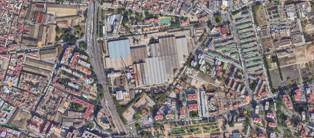 Google Maps satellite capture of the Av. de la Universidad area in Jerez, starting image for a Mix&Design site plan