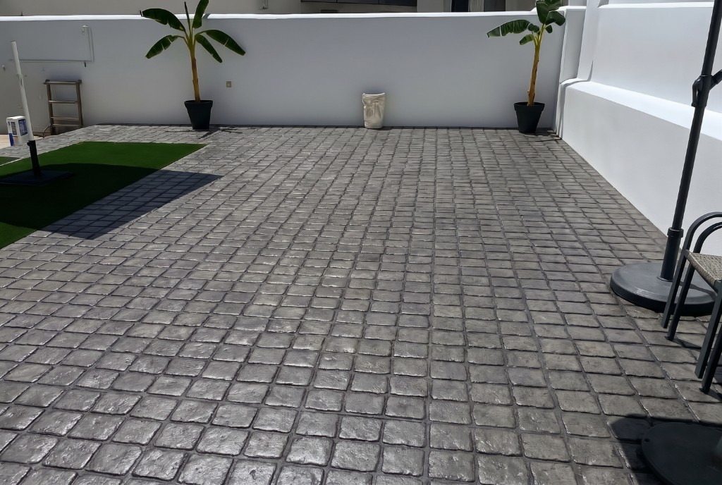 The same terrace with a grey stamped-concrete cobble floor, generated with Mix&Design