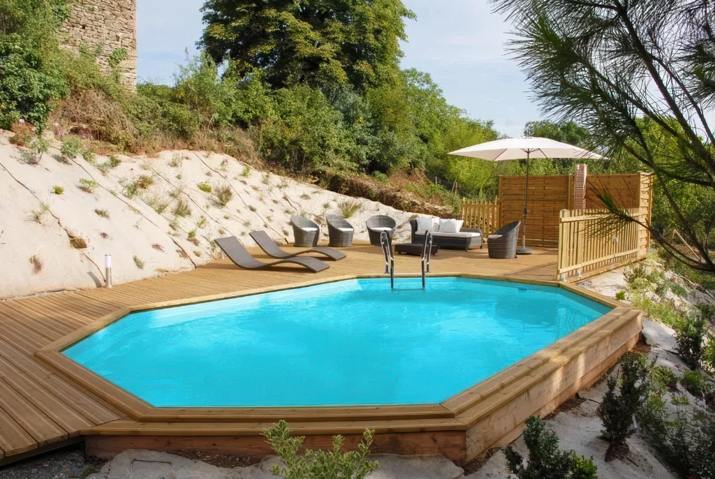 Octagonal pool with a timber deck and flat turquoise water, starting photo for Mix&Design pool lining