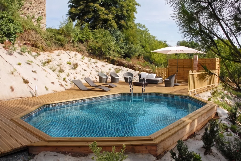 The same pool with glossy mosaic in the basin, generated with Mix&Design